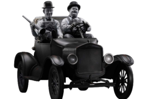 Laurel & Hardy Towed In A Hole Ford T 1:12 Scale Infinite Statue <strong> [DISPONIBILE]</strong>
